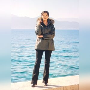 Elegant Dark Green Vintage Leather Jacket with Faux Fur Trim